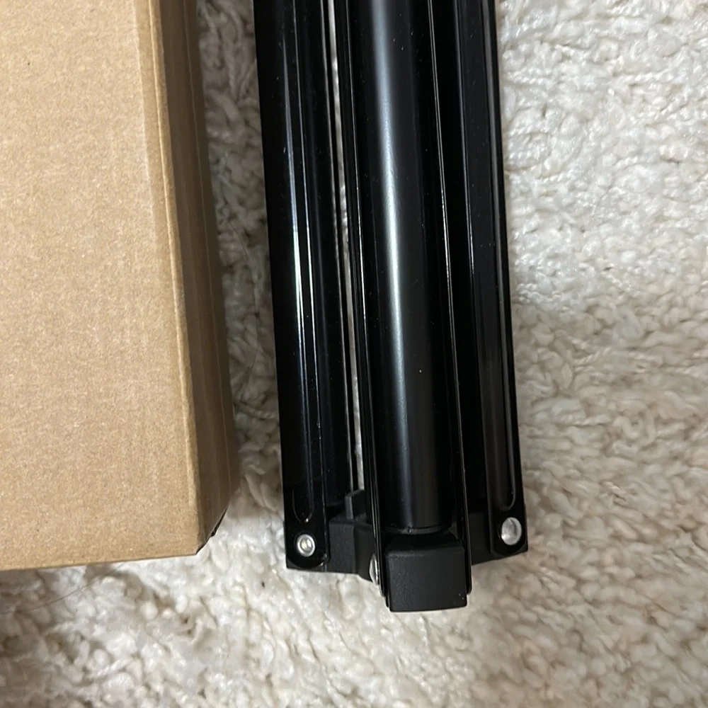 Brand new Neewer tripod